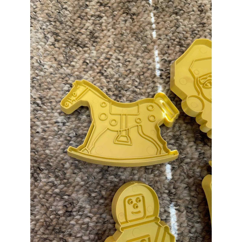 VINTAGE STANLEY HOME PRODUCTS‎ COOKIE CUTTER SET 7 XMAS SANTA ASTRONAUT DRUM - Picture 8 of 11